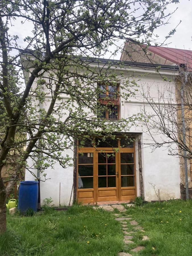 Stare Dekanstvi Utery Экстерьер фото